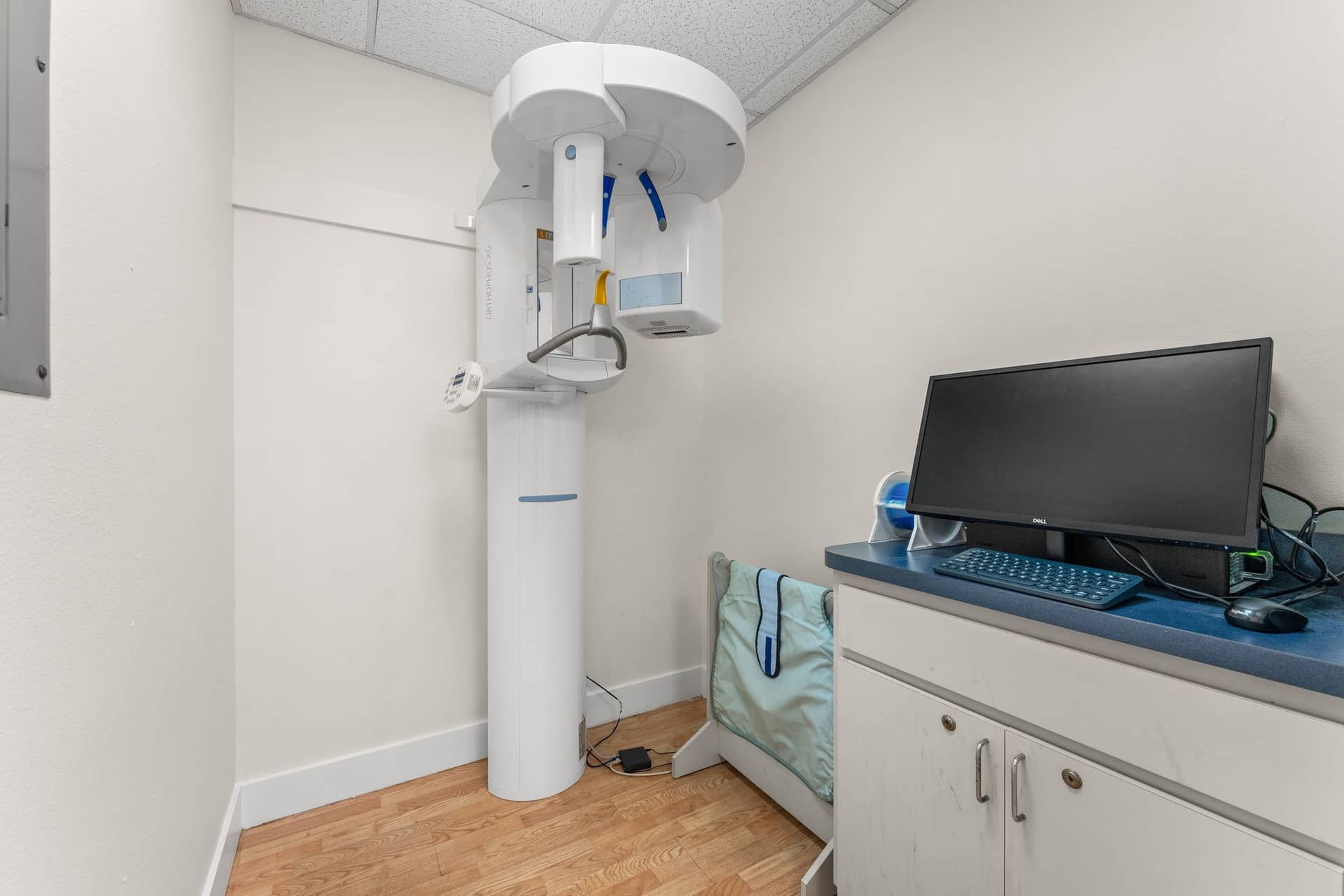The Orthophos XG imaging unit in the imaging room at erth. dental
